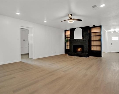 2910 W Crawford Street - Photo Thumbnail 16