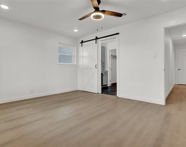2910 W Crawford Street - Photo Thumbnail 21