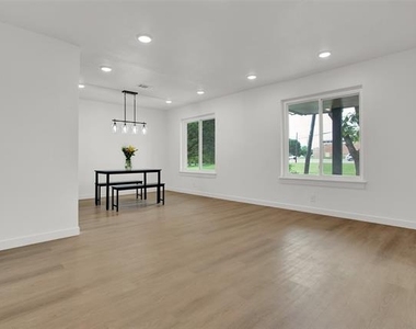 2910 W Crawford Street - Photo Thumbnail 3