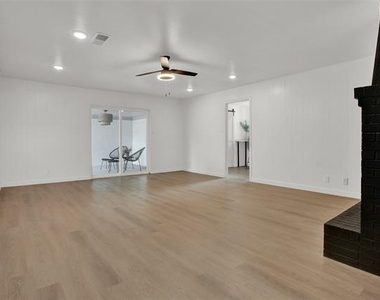 2910 W Crawford Street - Photo Thumbnail 15