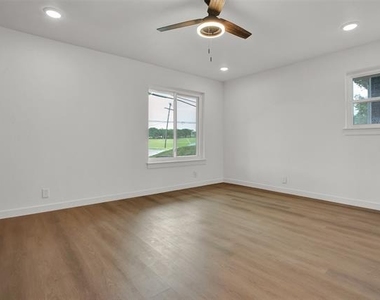 2910 W Crawford Street - Photo Thumbnail 20