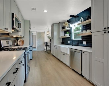 2910 W Crawford Street - Photo Thumbnail 6