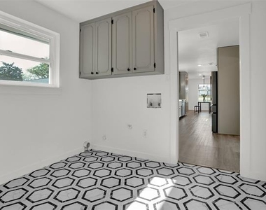 2910 W Crawford Street - Photo Thumbnail 11