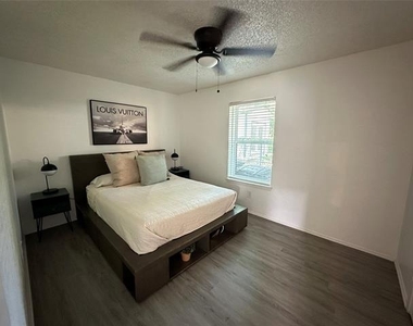807 W Broadus Avenue - Photo Thumbnail 4