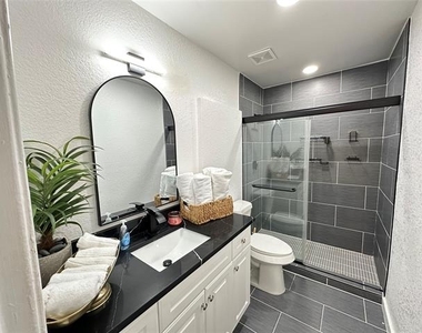 807 W Broadus Avenue - Photo Thumbnail 3