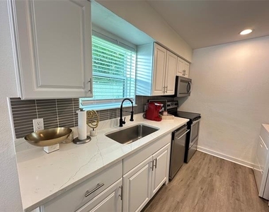 807 W Broadus Avenue - Photo Thumbnail 1