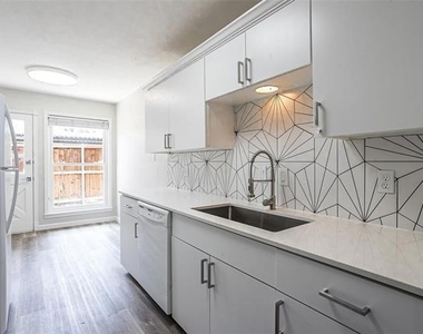13706 Flagstone Lane - Photo Thumbnail 5