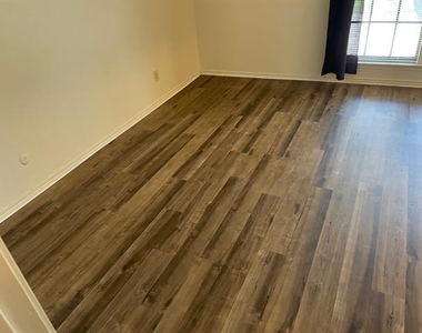 15221 Berry Trail - Photo Thumbnail 7