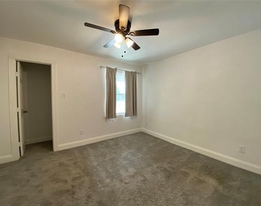 3035 Townsend Drive - Photo Thumbnail 6