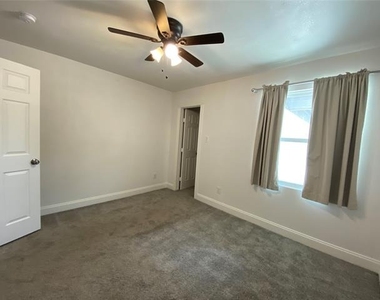 3035 Townsend Drive - Photo Thumbnail 7