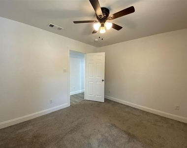 3035 Townsend Drive - Photo Thumbnail 8