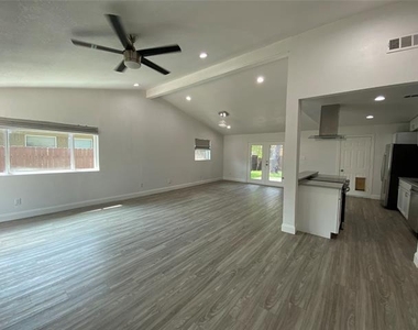 3035 Townsend Drive - Photo Thumbnail 1