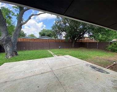 3035 Townsend Drive - Photo Thumbnail 16