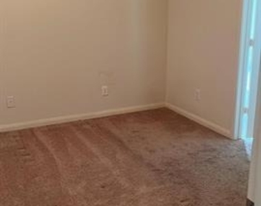 4504 Conley Lane - Photo Thumbnail 6