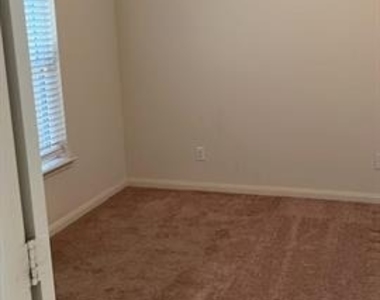 4504 Conley Lane - Photo Thumbnail 14