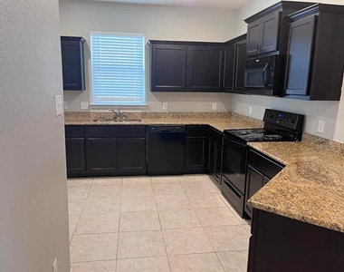 4504 Conley Lane - Photo Thumbnail 12