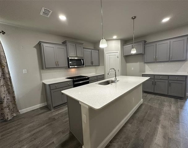 15800 Bronte Lane - Photo Thumbnail 4
