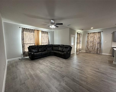 15800 Bronte Lane - Photo Thumbnail 5