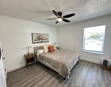 809 W Broadus Avenue - Photo Thumbnail 5