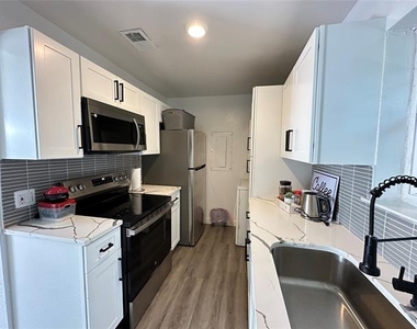 809 W Broadus Avenue - Photo Thumbnail 2