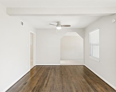 11524 Strand Street - Photo Thumbnail 4