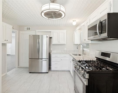 11524 Strand Street - Photo Thumbnail 8