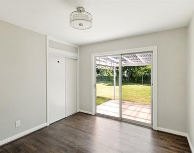 11524 Strand Street - Photo Thumbnail 16