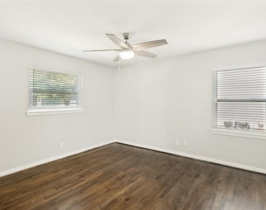 11524 Strand Street - Photo Thumbnail 12