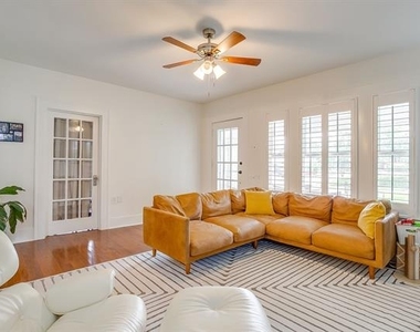 2200 W Magnolia Avenue - Photo Thumbnail 5