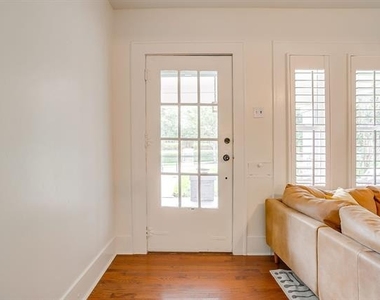 2200 W Magnolia Avenue - Photo Thumbnail 3