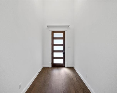 4280 Mill Pond Drive - Photo Thumbnail 4
