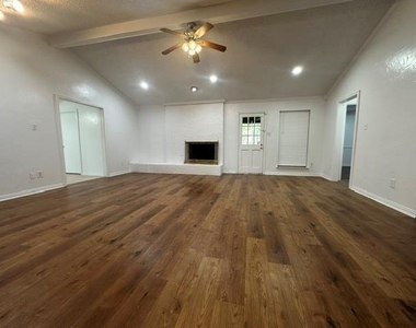 719 Athenia Way - Photo Thumbnail 4