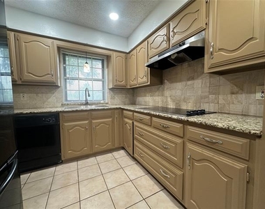 719 Athenia Way - Photo Thumbnail 7