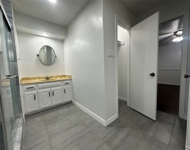 719 Athenia Way - Photo Thumbnail 15