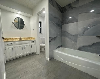 719 Athenia Way - Photo Thumbnail 13