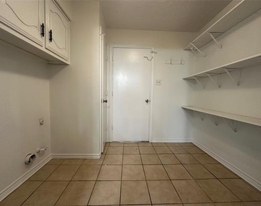 719 Athenia Way - Photo Thumbnail 9