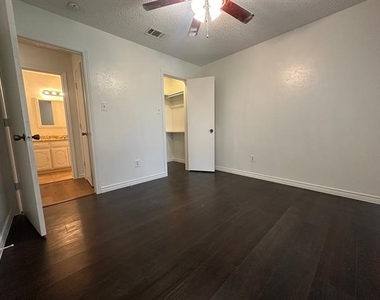 719 Athenia Way - Photo Thumbnail 17