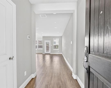 6428 Hermosa Drive - Photo Thumbnail 3
