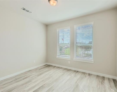 2404 Freshwater Lane - Photo Thumbnail 7