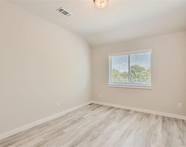 2404 Freshwater Lane - Photo Thumbnail 8