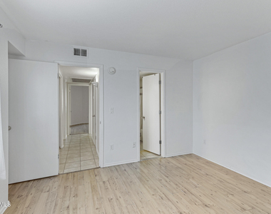 11640 N 51st Avenue - Photo Thumbnail 13