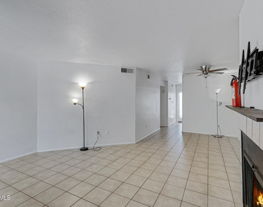 11640 N 51st Avenue - Photo Thumbnail 2