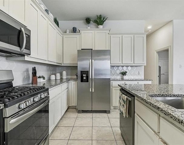 1520 Summit View Lane - Photo Thumbnail 9