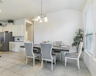 1520 Summit View Lane - Photo Thumbnail 7