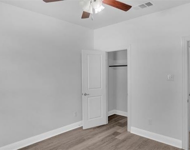 1520 Summit View Lane - Photo Thumbnail 25