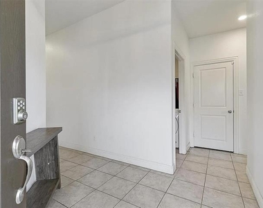 1520 Summit View Lane - Photo Thumbnail 3