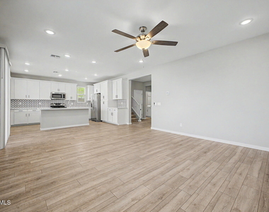 17797 W Cassia Way - Photo Thumbnail 5