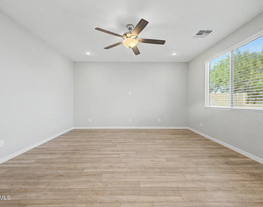 17797 W Cassia Way - Photo Thumbnail 7