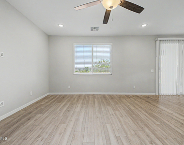 17797 W Cassia Way - Photo Thumbnail 6