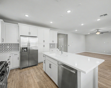 17797 W Cassia Way - Photo Thumbnail 10